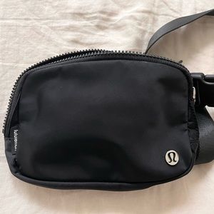 Lulu Lemon Everywhere Black Belt Bag